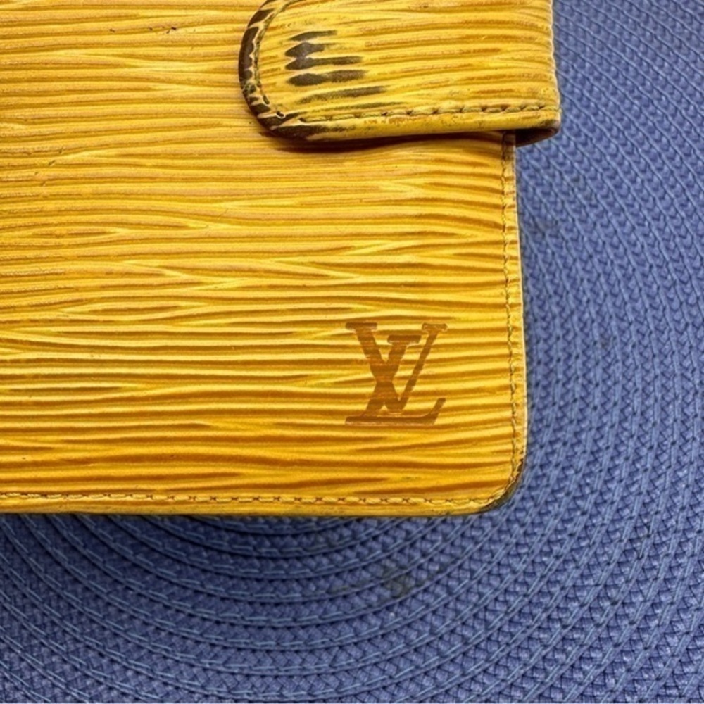 AUTHENTIC Louis Vuitton Epi Leather Bifold Wallet.Preowned.Tassel yellow. - Picture 5 of 16